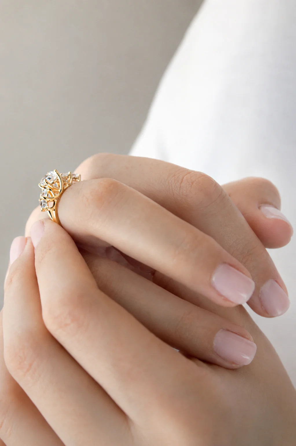 closeup ring for 5 diamond gold ring
