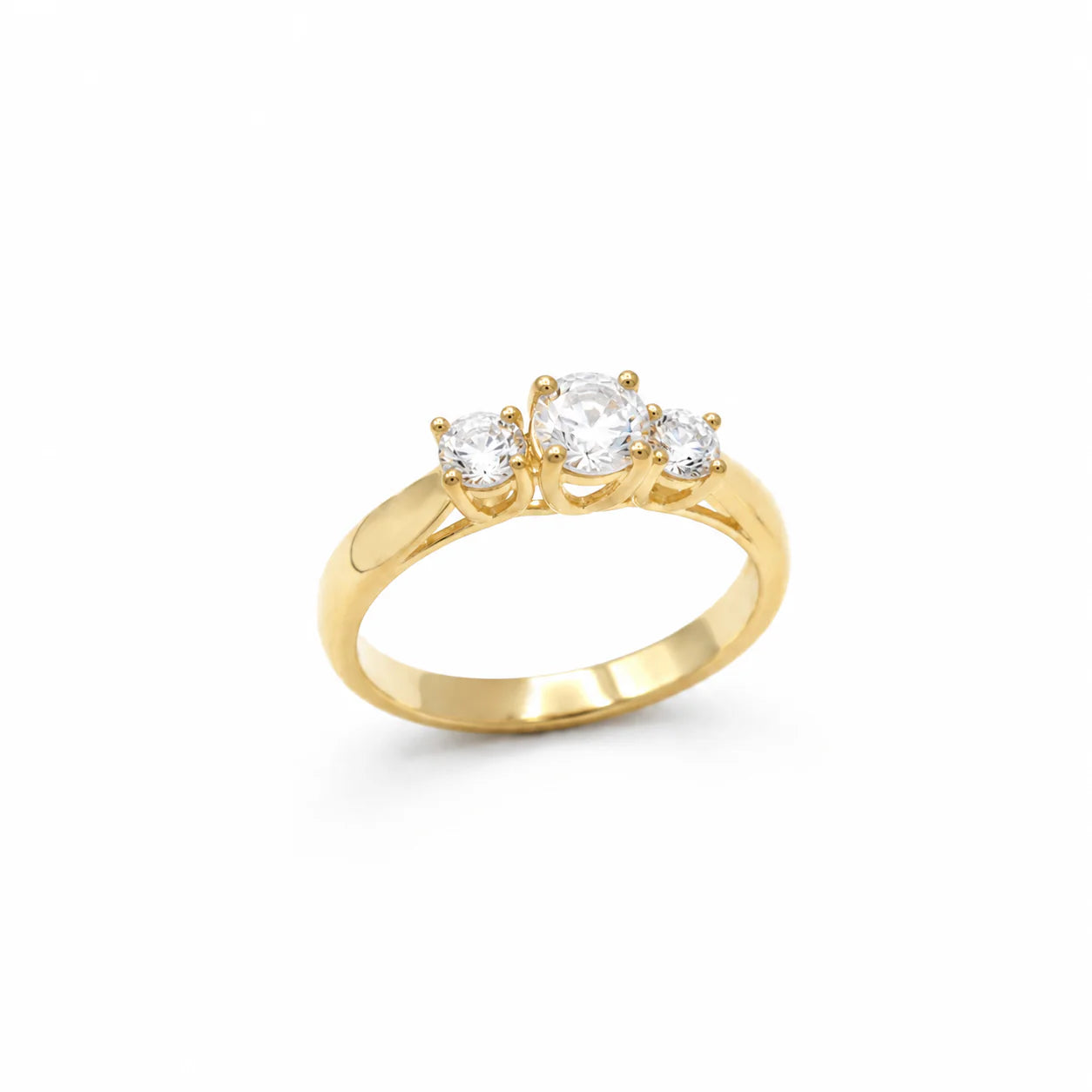 Closeup picture for 3 diamond gold ring